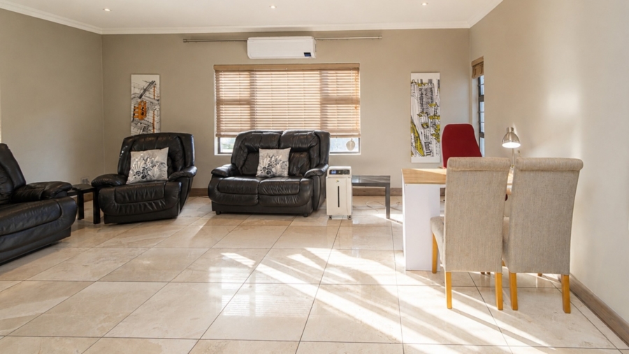 8 Bedroom Property for Sale in Birdwood Estate North West